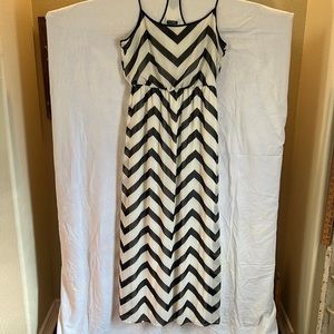 Bison Bisou Chevron Striped Dress Size 12 Black and Cream